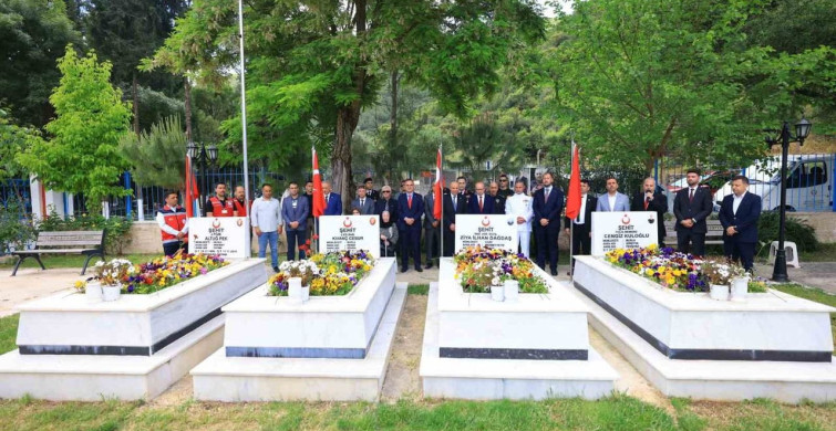 Muğla Valisi Akbıyık, Şehitlikleri Ziyaret Etti