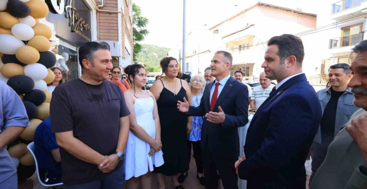 Muğla valisi akbıyık, ula’da kitap kafe’nin açılışını yaptı