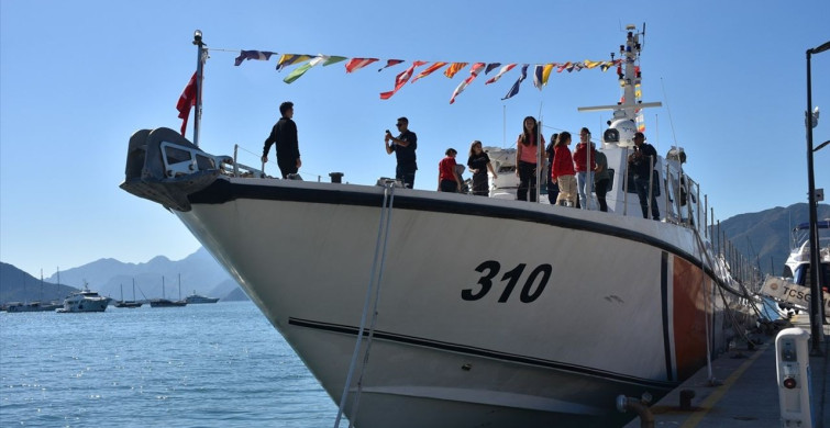 Muğla'da Cumhuriyet Bayramı Kutlamaları: Askeri Gemiler ve Botlar Ziyarete Açıldı Muğla'da Cumhuriyet Bayramı Kutlamaları: Askeri Gemiler ve Botlar Ziyarete Açıldı