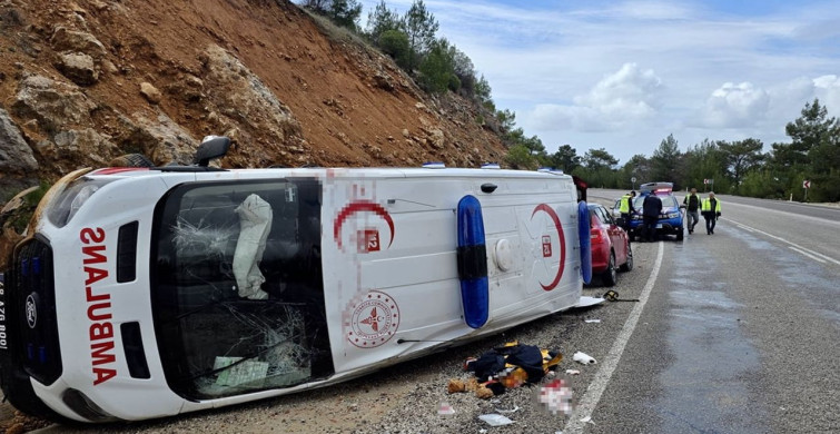 Muğla'da Devrilen Ambulans Kazası: 3 Sağlık Personeli Yaralandı