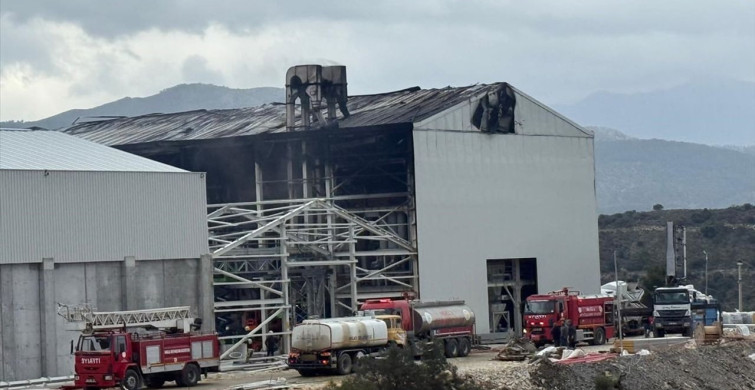 Muğla'da Fabrika Yangını Kontrol Altına Alındı
