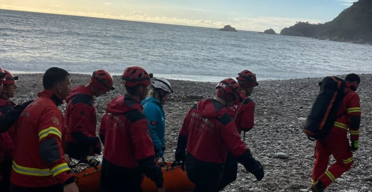 Muğla'da kayalıklardan düşen genç kurtarıldı