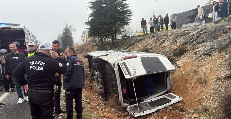 Muğla'da Minibüs Devrildi: 15 Yaralı