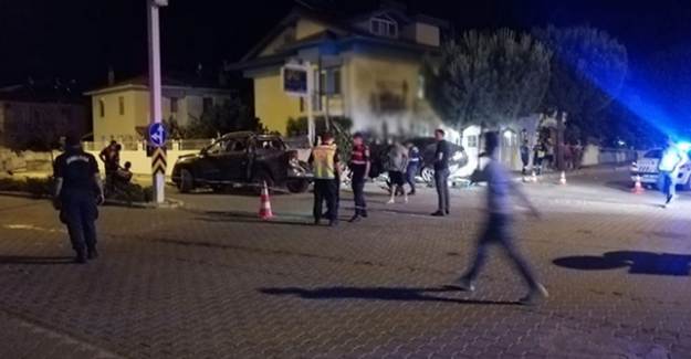 Muğla'da Otomobil ile Kamyonet Çarpıştı: 1 Can Kaybı