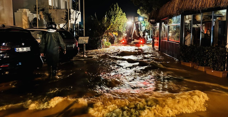 Muğla'da Sağanak Yağış Hayatı Olumsuz Etkiledi