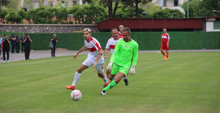 Muğla'da Şöhretler ve Gençler Karması Futbol Müsabakası