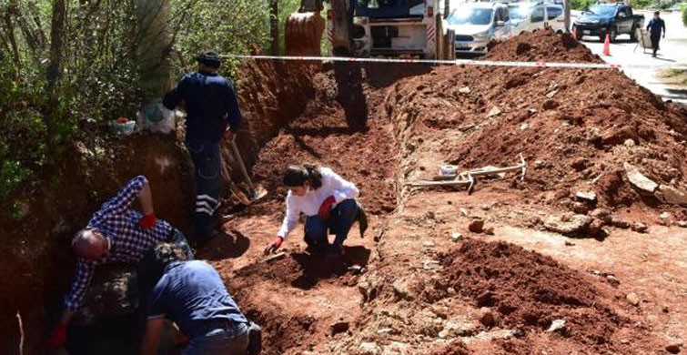 Muğla’da Yapılan Yol Çalışmasında 2 Bin 300 Yıllık Mezar Görüldü
