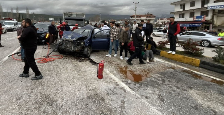 Muğla'da Zincirleme Trafik Kazası: 4 Yaralı