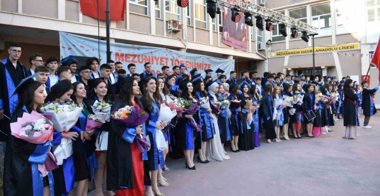 Muharrem Hasbi Anadolu Lisesi'nde mezuniyet sevinci