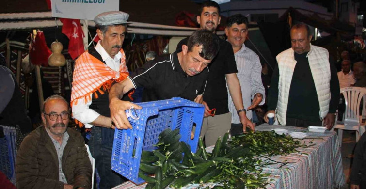 Muhtarın Salatalık Sevinci: 1 Ton Dağıtıldı