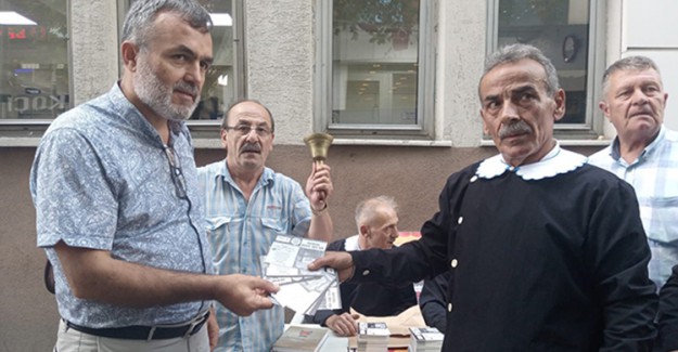 Muhtarlar, Çocuklar İçin Önlük Taktı