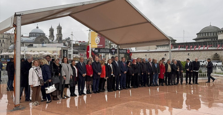 Muhtarlar Günü Töreni Taksim Cumhuriyet Anıtı'nda Gerçekleşti