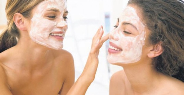 Muhteşem Bir Cilt İsteyenlere! Maliyetsiz 3 Güneş Lekeleri İçin Maske Tarifi