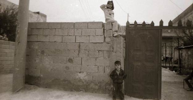 Mülteci Çocukların 'Bir de Buradan Bak' Sergisi Sanatseverlerle Buluşuyor