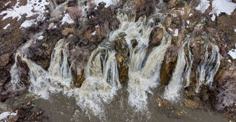 Muradiye Şelalesi Yağışlarla Canlanıyor