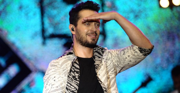 Murat Boz Aslı Enver'e Mutluluklar Diledi