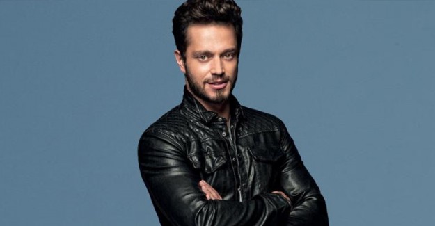 Murat Boz, Türk Eğitim Vakfı'na 250 Bin TL Bağış Yaptı