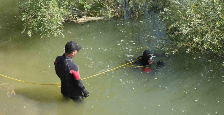Murat Nehri'nde kaybolan 10 yaşındaki Berat için zamanla yarış sürüyor