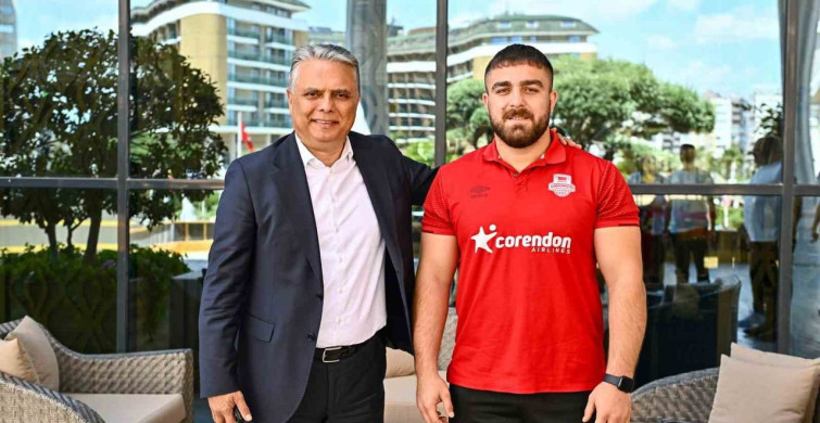 Muratpaşa Belediye Başkanı Uysal Güreş Takımını Ziyaret Etti
