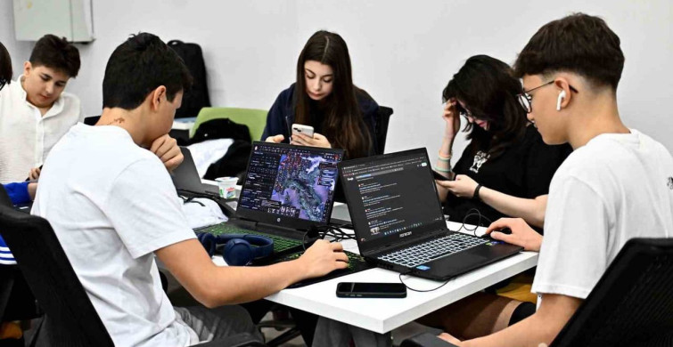 Muratpaşa Belediyesi'nden girişimcilere yapay zeka destekli marka oluşturma eğitimi