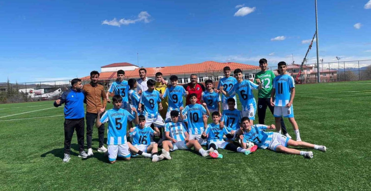 Muş Gençlerbirliği U-16 Takımı Bölge Şampiyonu