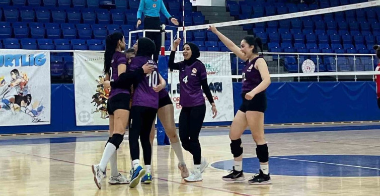 Muş Sultan Alparslan Yurdu Kız Voleybol Takımı Yarı Finale Yükseldi