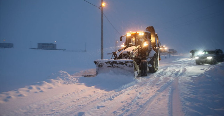 Muş Valisi Çakır, Yeni Yılın İlk Gününde Kamu Görevlilerini Ziyaret Etti
