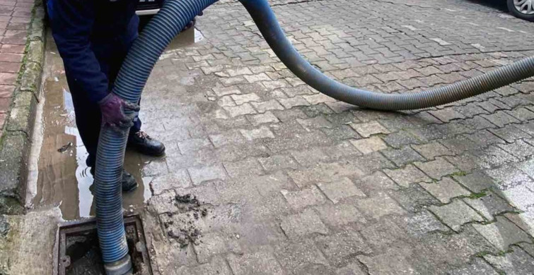 MUSKİ Ekipleri Yağmurda Görev Başında