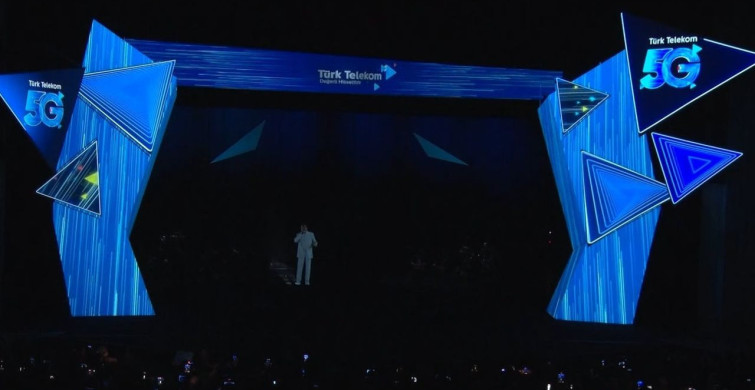 Müslüm Gürses’in Hologramı ile 5G Dönemi Başlatıldı