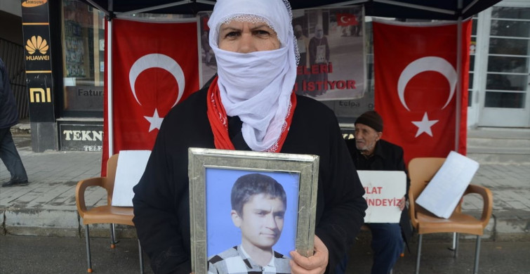 Muş'ta Aileler DEM Parti Önünde Eylemde