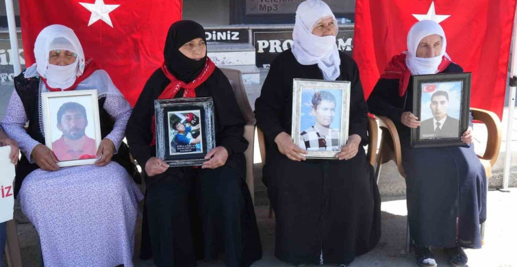 Muş'ta aileler evlat nöbetine devam ediyor