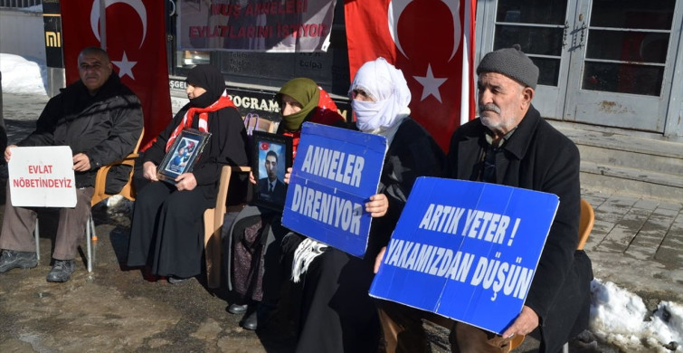 Muş'ta Çocuklarını Arayan Ailelerin Eylemleri Devam Ediyor