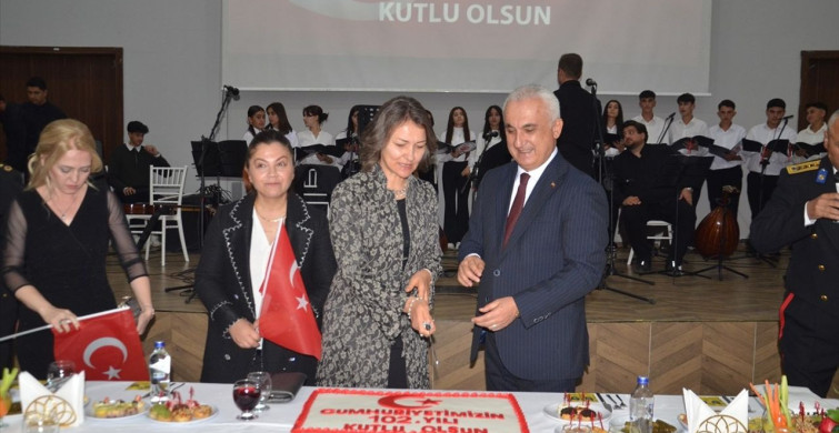 Muş’ta Cumhuriyet Bayramı Resepsiyonu Yapıldı Muş’ta Cumhuriyet Bayramı Resepsiyonu Yapıldı