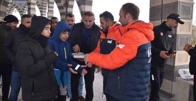 Muş'ta Depremde Hayatını Kaybedenler İçin Mevlit Töreni Düzenlendi