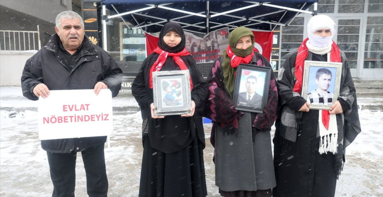 Muş'ta Evlat Nöbeti Devam Ediyor