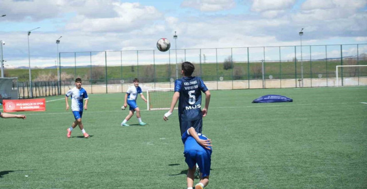 Muş'ta Gençler Sahada, Gelecek Emniyette Turnuvası Başladı