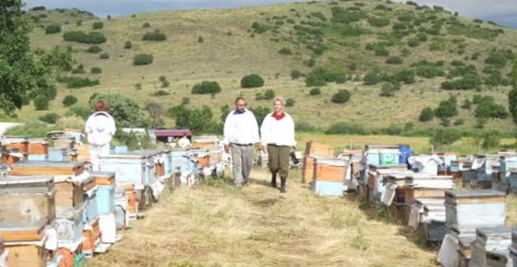 Muş'ta gezgin arıcı aileye çekme karavan desteği sağlandı