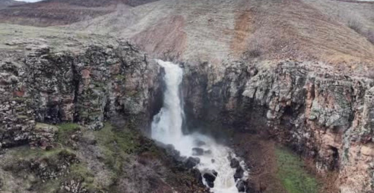 Muş'ta İlkbahar Coşkusu: Şelaleler ve Akarsular Canlandı
