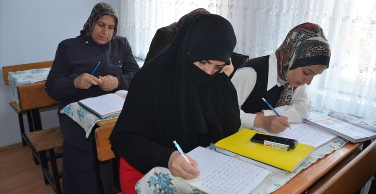 Muş'ta Kadınlar Okuma Yazma Kurslarıyla Geleceklerini Aydınlatıyor