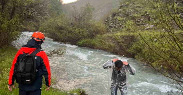 Muş'ta Köprüden Düşen Kadın Akıntıya Kapıldı