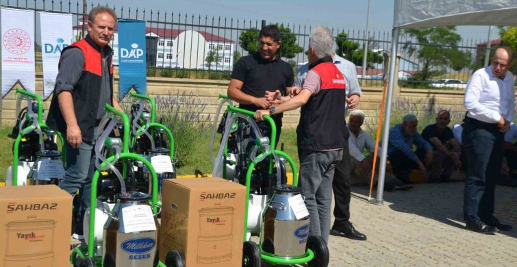 Muş’ta manda yetiştiricilerine süt sağım ve elektrikli yayık makinesi desteği