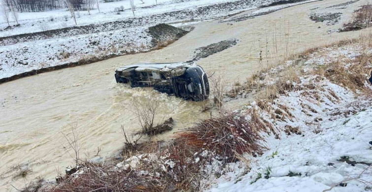 Muş'ta Minibüs Dereye Uçtu: 8 Yaralı