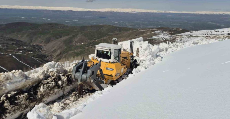 Muş'ta Nisan Ayında Karla Mücadele Devam Ediyor