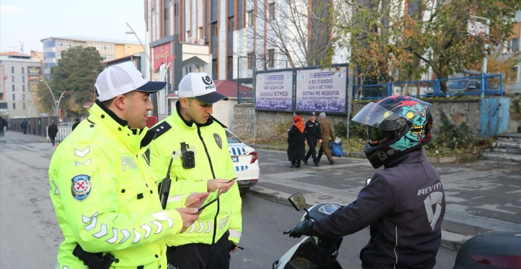 Muş'ta Polis ve Kurye Arasındaki Anlamlı Yardım