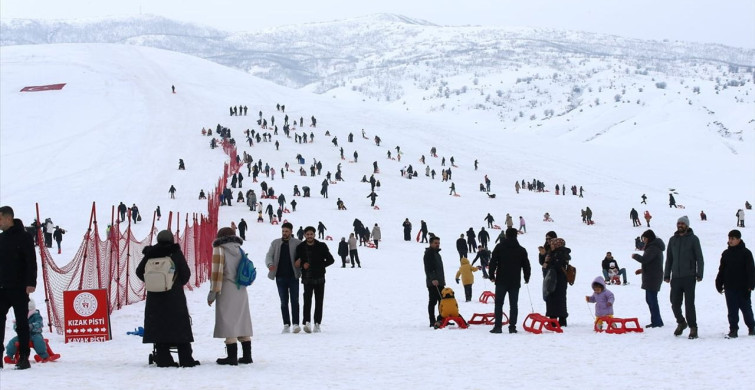 Muş'ta Renkli Kar Festivali Coşkusu