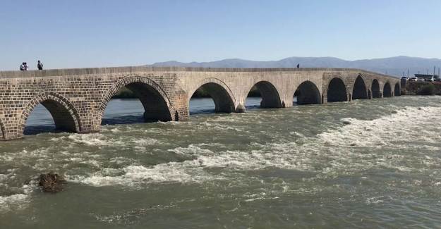 Muş’ta Tarihi Murat Köprüsü Çevresi Canlanıyor