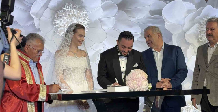 Mustafa Demirel'in oğlu Alaaddin Emre dünya evine girdi