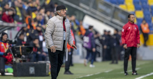 Mustafa Reşit Akçay: Futbolun Cenneti Ve Cehennemi