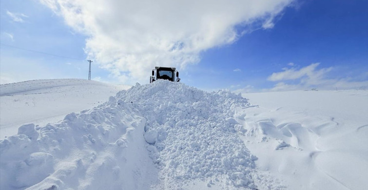 Muş'taki Mezradaki Hasta Ekiplerin Destekleriyle Hastaneye Ulaştırıldı