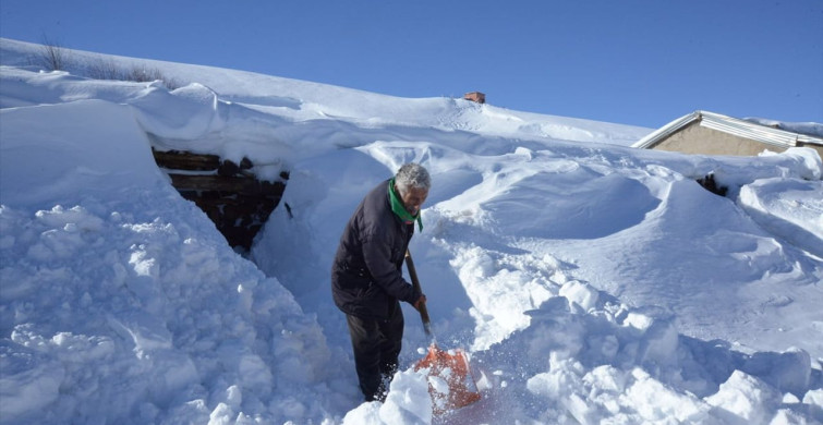 Muş'un Karla Kaplı Köyünde Kış Zorlukları